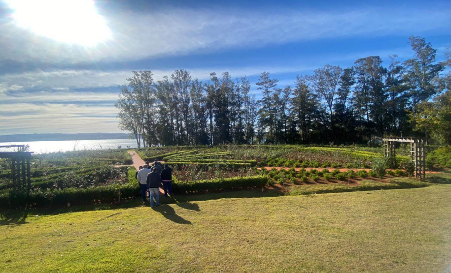 Uma nova regulamentação para o licenciamento ambiental de uso e ocupação das bordas do Reservatório Xavantes, na região do Angra Doce, será analisada pela Secretaria do Desenvolvimento Sustentável e do Turismo (Sedest). O anúncio foi feito pelo secretário da pasta, Márcio Nunes, durante visita no município de Carlópolis, nesta quinta-feira (29).  -  Curitiba, 29/07/2021  -  Foto: SEDEST