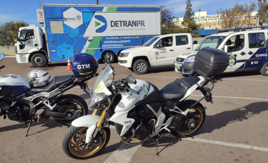 O Batalhão de Polícia de Trânsito (BPTran), juntamente com outros órgãos ligados ao trânsito urbano, promoveu uma manhã de instrução gratuita para motoboys e motofretistas no sábado (31/07). O projeto Trampo Seguro foi desenvolvido para que os usuários de motos conheçam melhor o veículo, as habilidades de condução para evitar acidentes e a legislação de trânsito. Foto: BPTRAN