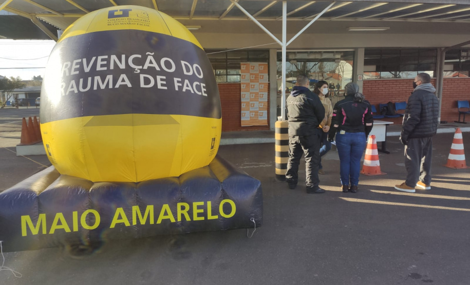 O Batalhão de Polícia de Trânsito (BPTran), juntamente com outros órgãos ligados ao trânsito urbano, promoveu uma manhã de instrução gratuita para motoboys e motofretistas no sábado (31/07). O projeto Trampo Seguro foi desenvolvido para que os usuários de motos conheçam melhor o veículo, as habilidades de condução para evitar acidentes e a legislação de trânsito. Foto: BPTRAN