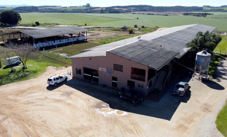 Produção de leite na propriedade dos Rabbers em Castro, nos Campos Gerais. Foto: Ari Dias.AEN