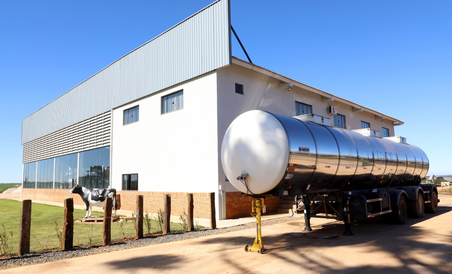 Tecnologia amplia eficiência e faz de Castro referência nacional na produção de leite. Arkafla. Foto: Ari Dias/AEN