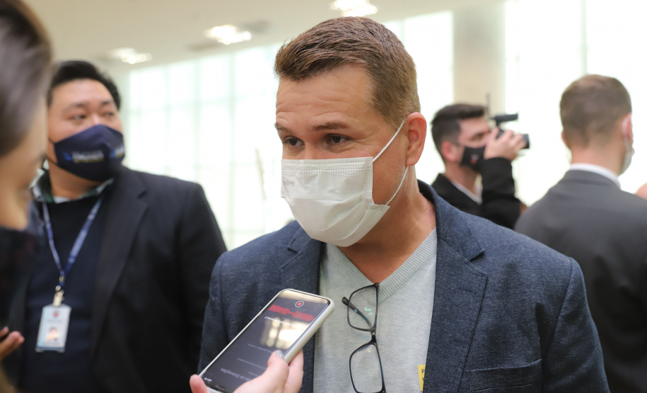Visita ministra O vice governador Darci Piana recebe nesta segunda-feira (02) a ministra da Mulher, da Família e dos Direitos Humanos, Damares Alves no Palacio Iguacu. Na foto, prefeito de Paranaguá, Marcelo Roque . Curitiba, 02/08/2021 - Foto: Geraldo Bubniak/AEN