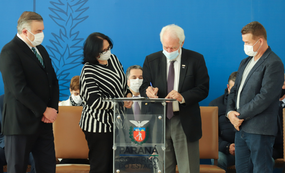 Visita ministra O vice governador Darci Piana recebe nesta segunda-feira (02) a ministra da Mulher, da Família e dos Direitos Humanos, Damares Alves no Palacio Iguacu. Curitiba, 02/08/2021 - Foto: Geraldo Bubniak/AEN