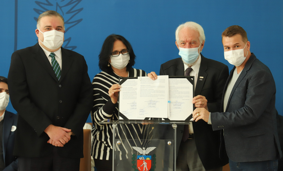 Visita ministra O vice governador Darci Piana recebe nesta segunda-feira (02) a ministra da Mulher, da Família e dos Direitos Humanos, Damares Alves no Palacio Iguacu. Curitiba, 02/08/2021 - Foto: Geraldo Bubniak/AEN