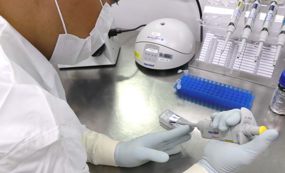 O Instituto de Tecnologia do Paraná (Tecpar) lançou um edital de chamamento público para prospecção de
projeto de kits de diagnóstico rápido para detecção da Covid-19 e doenças tropicais negligenciadas, a fim
de abastecer o mercado público de saúde brasileira. Dentre as doenças estão Dengue, Chikungunya, Raiva
e Leishmaniose.
Foto: Luciano Sarote/Tecpar