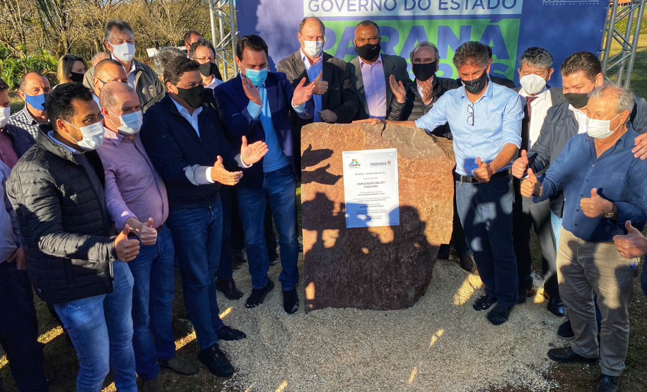 Um dos trechos mais movimentados da BR-277, em Cascavel, na Região Oeste, começou oficialmente a ser requalificado. O governador Carlos Massa Ratinho Junior participou nesta segunda-feira (02) do lançamento da pedra fundamental das obras de duplicação da rodovia.  -  Cascavel, 02/08/2021  -  Foto: José Fernando Ogura/AEN