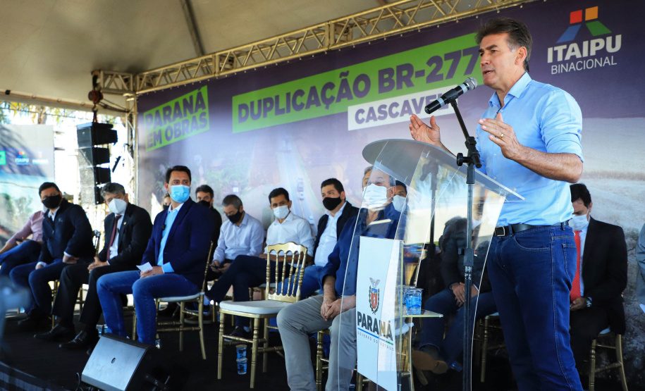 Um dos trechos mais movimentados da BR-277, em Cascavel, na Região Oeste, começou oficialmente a ser requalificado. O governador Carlos Massa Ratinho Junior participou nesta segunda-feira (02) do lançamento da pedra fundamental das obras de duplicação da rodovia.  -  Cascavel, 02/08/2021  -  Foto: José Fernando Ogura/AEN
