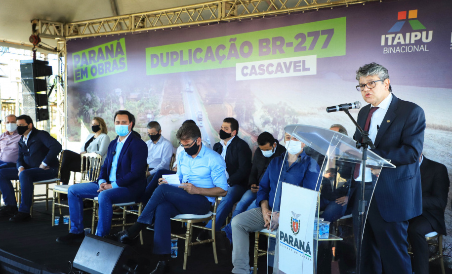 Um dos trechos mais movimentados da BR-277, em Cascavel, na Região Oeste, começou oficialmente a ser requalificado. O governador Carlos Massa Ratinho Junior participou nesta segunda-feira (02) do lançamento da pedra fundamental das obras de duplicação da rodovia.  -  Cascavel, 02/08/2021  -  Foto: José Fernando Ogura/AEN