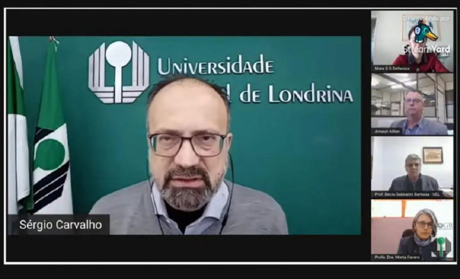 Ano letivo 2021 começa com live de boas vindas e programação especial de recepção.- Reitor da UEL, Sérgio Carvalho, o vice-reitor, Décio Sabbatini, dão boas vindas aos estudantes da graduação, junto com os pró-reitores da Universidade.  -  londrina, 02/08/2021   -  Foto: Divulgação UEL