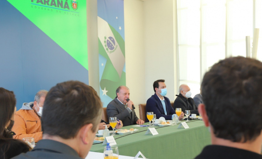 O Governo do Paraná mantém o ritmo na atenção aos Municípios. Os trabalhos do segundo semestre começaram com o governador Carlos Massa Ratinho Junior e secretários de Estado recebendo prefeitos que integram a Associação dos Municípios dos Campos Gerais (AMCG) para um café da manhã, no Salão de Atos do Palácio Iguaçu. Foto:SEDU