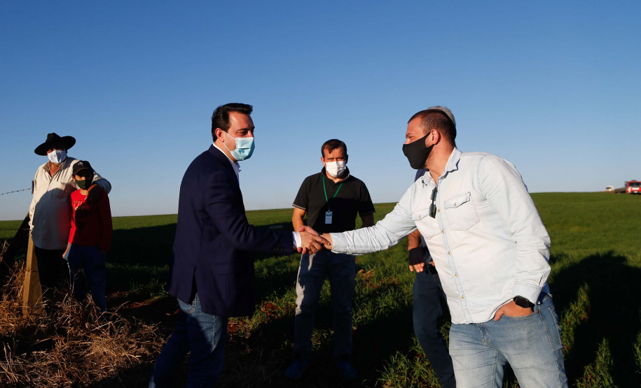 Mais uma grande obra de infraestrutura em Cascavel, no Oeste do Paraná, deve sair do papel nos próximos meses. O governador Carlos Massa Ratinho Junior e diretor técnico Executivo Itaipu Binacional, Celso Vilar Torino, lançaram nesta segunda-feira (2) a pedra fundamental da duplicação do Contorno Oeste, que conecta a BR-277 à BR-163. Foto: Jonathan Campos/AEN