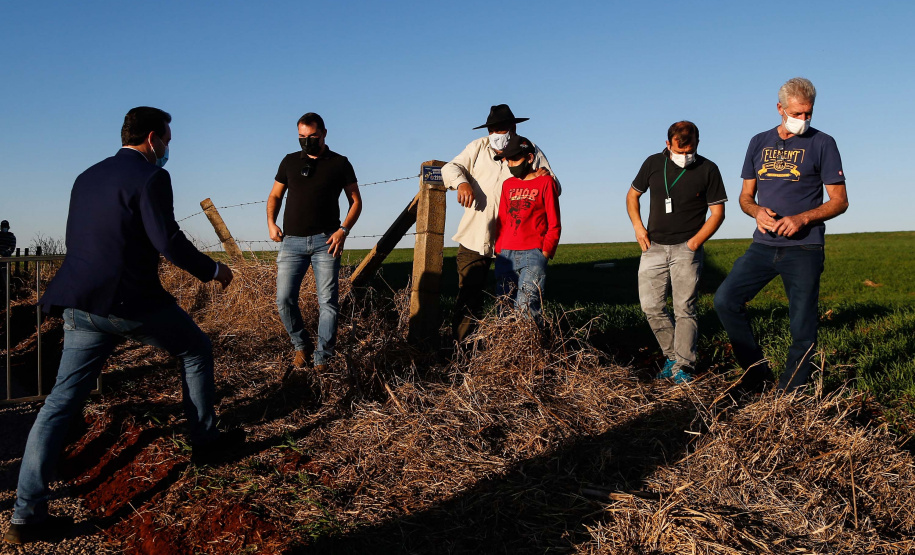 Mais uma grande obra de infraestrutura em Cascavel, no Oeste do Paraná, deve sair do papel nos próximos meses. O governador Carlos Massa Ratinho Junior e diretor técnico Executivo Itaipu Binacional, Celso Vilar Torino, lançaram nesta segunda-feira (2) a pedra fundamental da duplicação do Contorno Oeste, que conecta a BR-277 à BR-163. Foto: Jonathan Campos/AEN