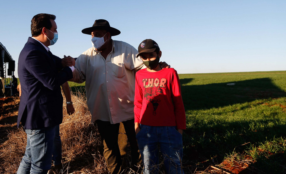 Mais uma grande obra de infraestrutura em Cascavel, no Oeste do Paraná, deve sair do papel nos próximos meses. O governador Carlos Massa Ratinho Junior e diretor técnico Executivo Itaipu Binacional, Celso Vilar Torino, lançaram nesta segunda-feira (2) a pedra fundamental da duplicação do Contorno Oeste, que conecta a BR-277 à BR-163. Foto: Jonathan Campos/AEN