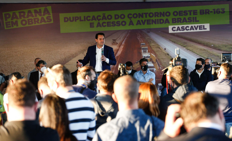 Mais uma grande obra de infraestrutura em Cascavel, no Oeste do Paraná, deve sair do papel nos próximos meses. O governador Carlos Massa Ratinho Junior e diretor técnico Executivo Itaipu Binacional, Celso Vilar Torino, lançaram nesta segunda-feira (2) a pedra fundamental da duplicação do Contorno Oeste, que conecta a BR-277 à BR-163. Foto: Jonathan Campos/AEN