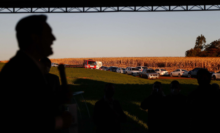 Mais uma grande obra de infraestrutura em Cascavel, no Oeste do Paraná, deve sair do papel nos próximos meses. O governador Carlos Massa Ratinho Junior e diretor técnico Executivo Itaipu Binacional, Celso Vilar Torino, lançaram nesta segunda-feira (2) a pedra fundamental da duplicação do Contorno Oeste, que conecta a BR-277 à BR-163. Foto: Jonathan Campos/AEN