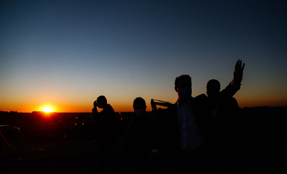 Mais uma grande obra de infraestrutura em Cascavel, no Oeste do Paraná, deve sair do papel nos próximos meses. O governador Carlos Massa Ratinho Junior e diretor técnico Executivo Itaipu Binacional, Celso Vilar Torino, lançaram nesta segunda-feira (2) a pedra fundamental da duplicação do Contorno Oeste, que conecta a BR-277 à BR-163. Foto: Jonathan Campos/AEN