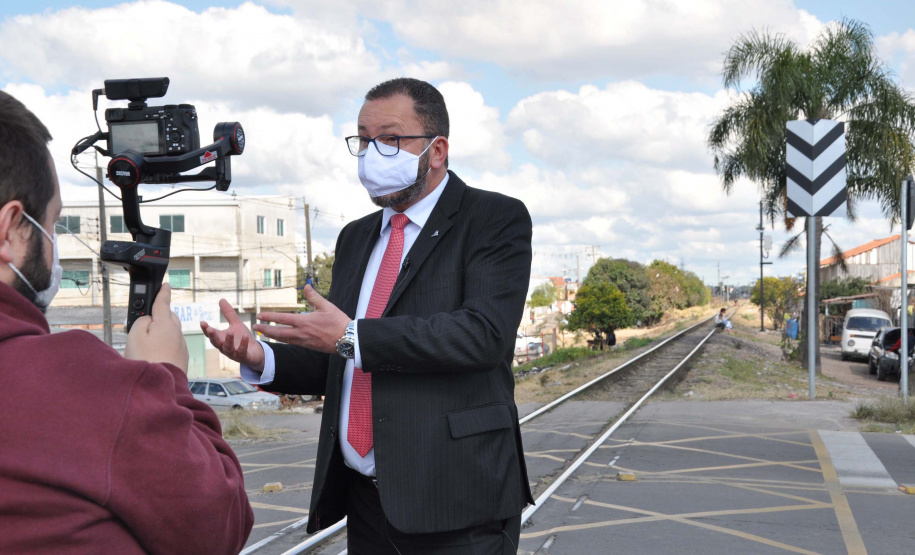 Pensando em novas soluções para otimizar a mobilidade urbana e a segurança do trânsito em Curitiba, a Superintendência de Trânsito (Setran), em parceria com a Rumo e o Departamento de Trânsito do Paraná (Detran-PR), iniciou nesta segunda-feira (2) os testes do projeto “PN Sensoreada”.Foto: Adilson P. Santana/DetranPR
