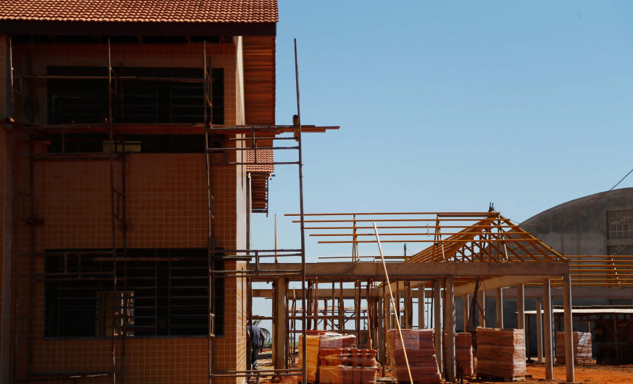 O governador Carlos Massa Ratinho Junior vistoriou nesta terça-feira (3) a obra da nova sede do Centro Estadual de Educação Profissional (CEEP) do Noroeste, também conhecido como Colégio Agrícola do Noroeste, em Diamante do Norte. Foto: Jonathan Campos/AEN