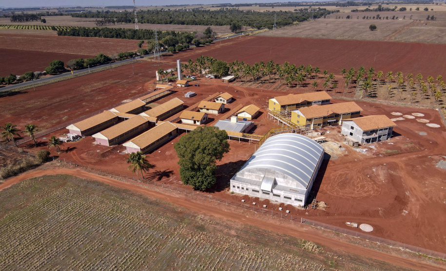 03/08/2021 Governador Carlos Massa Ratinho Junior vistoria as obras do Colégio Agricola do Noroeste, em Diamante do Norte  -  Foto: Gilson Abreu/AEN