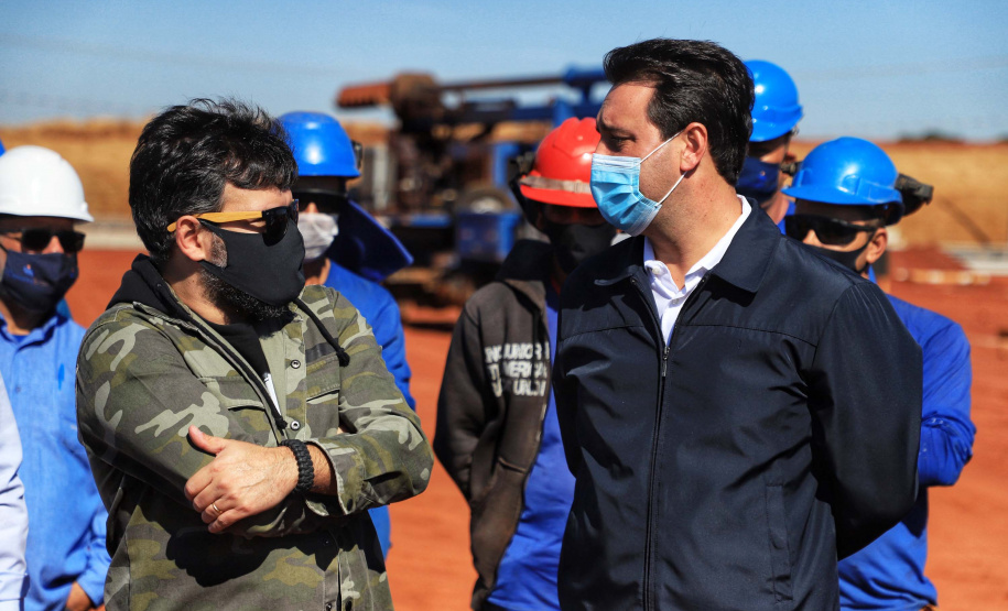 O governador Carlos Massa Ratinho Junior visitou nesta terça-feira (03) as obras de instalação do novo núcleo genético e da unidade de disseminação de genes da empresa Agroceres Pic, no limite entre Paranavaí e Santo Antônio do Caiuá, no Noroeste. Foto: José Fernando Ogura/AEN