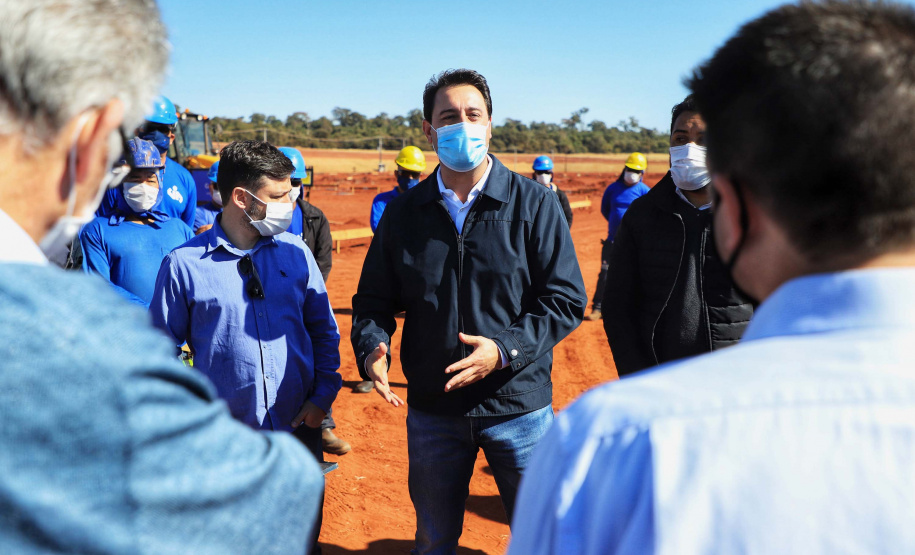 O governador Carlos Massa Ratinho Junior visitou nesta terça-feira (03) as obras de instalação do novo núcleo genético e da unidade de disseminação de genes da empresa Agroceres Pic, no limite entre Paranavaí e Santo Antônio do Caiuá, no Noroeste. Foto: José Fernando Ogura/AEN
