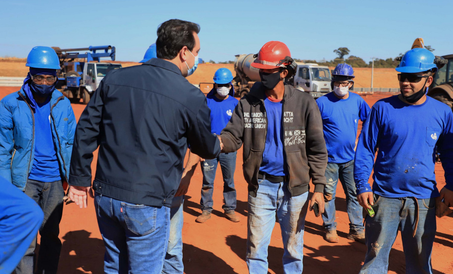 O governador Carlos Massa Ratinho Junior visitou nesta terça-feira (03) as obras de instalação do novo núcleo genético e da unidade de disseminação de genes da empresa Agroceres Pic, no limite entre Paranavaí e Santo Antônio do Caiuá, no Noroeste. Foto: José Fernando Ogura/AEN