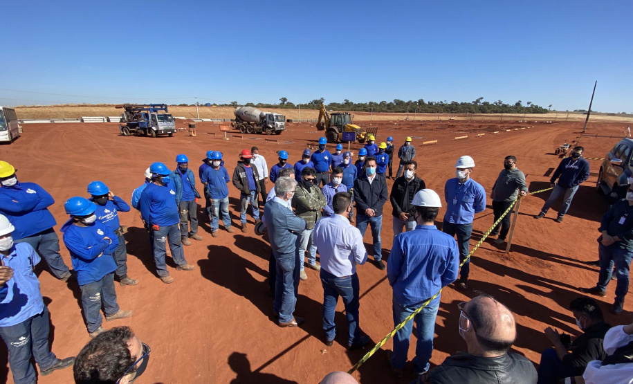 O governador Carlos Massa Ratinho Junior visitou nesta terça-feira (03) as obras de instalação do novo núcleo genético e da unidade de disseminação de genes da empresa Agroceres Pic, no limite entre Paranavaí e Santo Antônio do Caiuá, no Noroeste. Foto: José Fernando Ogura/AEN