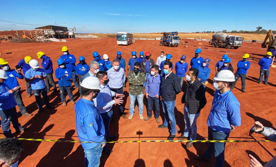 O governador Carlos Massa Ratinho Junior visitou nesta terça-feira (03) as obras de instalação do novo núcleo genético e da unidade de disseminação de genes da empresa Agroceres Pic, no limite entre Paranavaí e Santo Antônio do Caiuá, no Noroeste. Foto: José Fernando Ogura/AEN