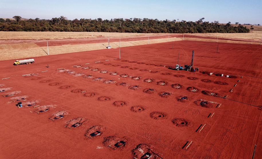 O governador Carlos Massa Ratinho Junior visitou nesta terça-feira (03) as obras de instalação do novo núcleo genético e da unidade de disseminação de genes da empresa Agroceres Pic, no limite entre Paranavaí e Santo Antônio do Caiuá, no Noroeste. Foto: José Fernando Ogura/AEN