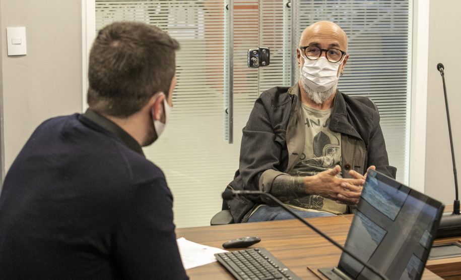 O conselheiro-corregedor-geral do Tribunal de Contas do Estado, Fernando Guimarães; e Keli Cristina Guimarães, vice-presidente do Conselho Estadual de Desenvolvimento Econômico e Social do Paraná (Cedes), vistoriaram nesta terça-feira as instalações da Portos do Paraná. - Paranaguá, 04/08/2021 - Foto: Claudio Neves/Portos do Paraná