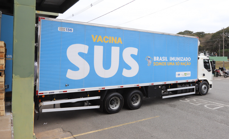 Vacina Chegada Novo lote de 57.600 da CoronaVac chegam no Centro de Medicamentos do Paraná (Cemepar), em Curitiba, na manha desta quarta-feira (4). Foto: Geraldo Bubniak/AEN