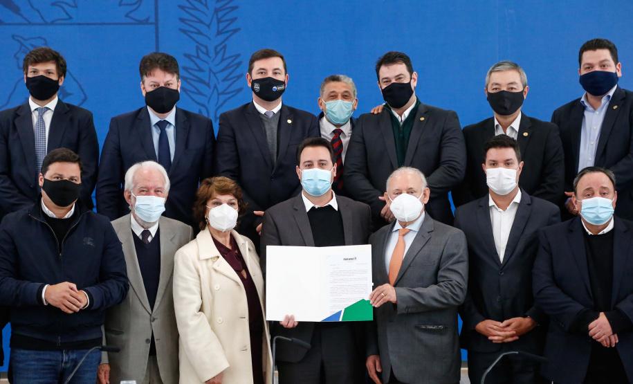 Governador Carlos Massa Ratinho Junior apresenta o Plano de Concessões de Rodovias durante reunião com deputados estaduais. Foto: Jonathan Campos/AEN