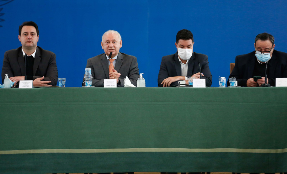 Governador Carlos Massa Ratinho Junior apresenta o Plano de Concessões de Rodovias durante reunião com deputados estaduais. Foto: Jonathan Campos/AEN