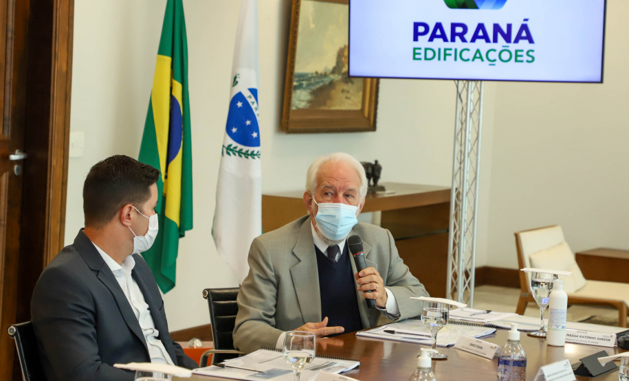 Reunião SEDU Governador Carlos Massa Ratinho Junior faz apresentaçãodo do Banco de Projetos para todos os municipios - Na foto, o vice-governador Darci Piana e o secretário chefe-da Casa Civil, Guto Silva (esq) - Curitiba, 04/08/2021 - .Foto: Ari Dias/ AEN.