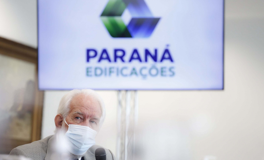 Para promover a melhoria na qualidade das obras públicas, o Governo do Estado disponibilizará para todos os municípios interessados o acervo de projetos da Paraná Edificações (PRED), vinculada à Secretaria de Estado do Desenvolvimento Urbano e Obras Públicas (SEDU). A medida foi determinada pelo governador Carlos Massa Ratinho Junior nesta quarta-feira (4) durante reunião virtual com representantes de todas as cidades paranaenses. Foto: Jonathan Campos/AEN