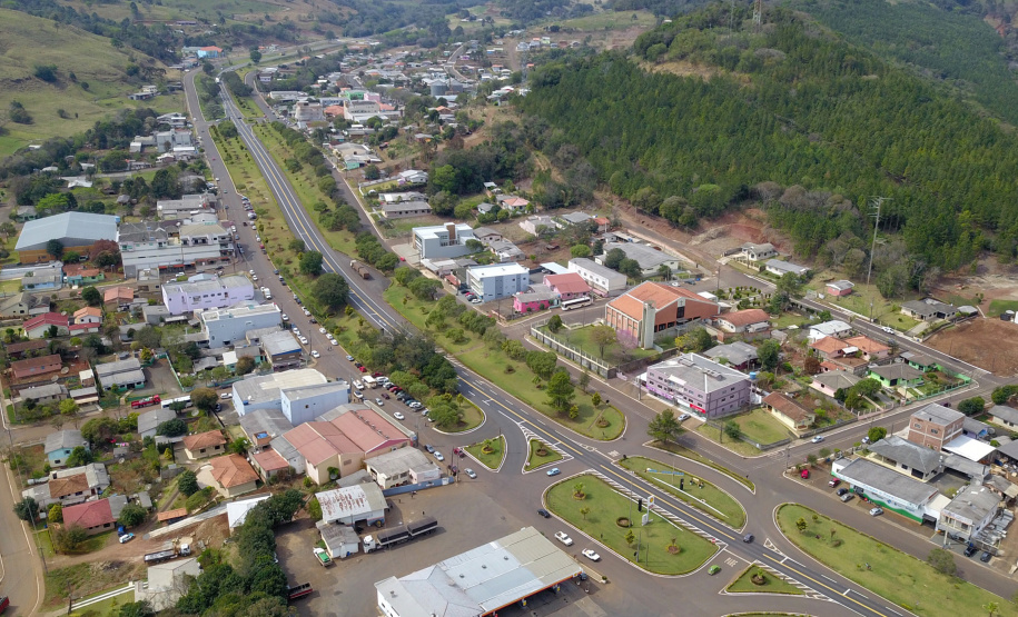O Governo do Estado, por meio da Secretaria da Fazenda, repassou no mês de julho mais R$ 671 milhões aos 399 municípios do Paraná. - Na foto, imagem ilustrativa de Nova Laranjeiras. 09/2019. Foto: José Fernando Ogura/AEN