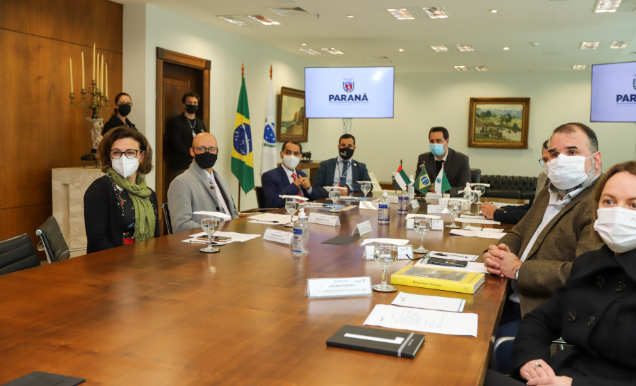 Embaixador Emirados Arabes O governador Carlos Massa Ratinho Junior recebe  nesta quarta-feira (4) , o embaixador dos Emirados Árabes no Brasil, Saleh Alsuwaidi  no Palacio Iguacu. Curitiba, 04/08/2021. Foto: Geraldo Bubniak/AEN
