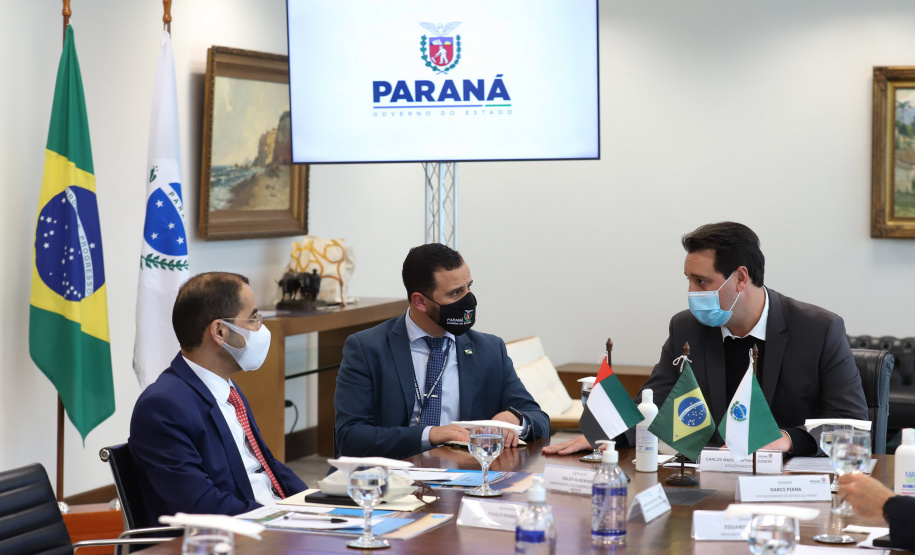 Embaixador Emirados Arabes O governador Carlos Massa Ratinho Junior recebe  nesta quarta-feira (4) , o embaixador dos Emirados Árabes no Brasil, Saleh Alsuwaidi  no Palacio Iguacu. Curitiba, 04/08/2021. Foto: Geraldo Bubniak/AEN