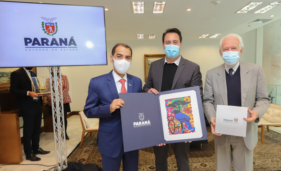 Embaixador Emirados Arabes O governador Carlos Massa Ratinho Junior recebe  nesta quarta-feira (4) , o embaixador dos Emirados Árabes no Brasil, Saleh Alsuwaidi  no Palacio Iguacu. Curitiba, 04/08/2021. Foto: Geraldo Bubniak/AEN