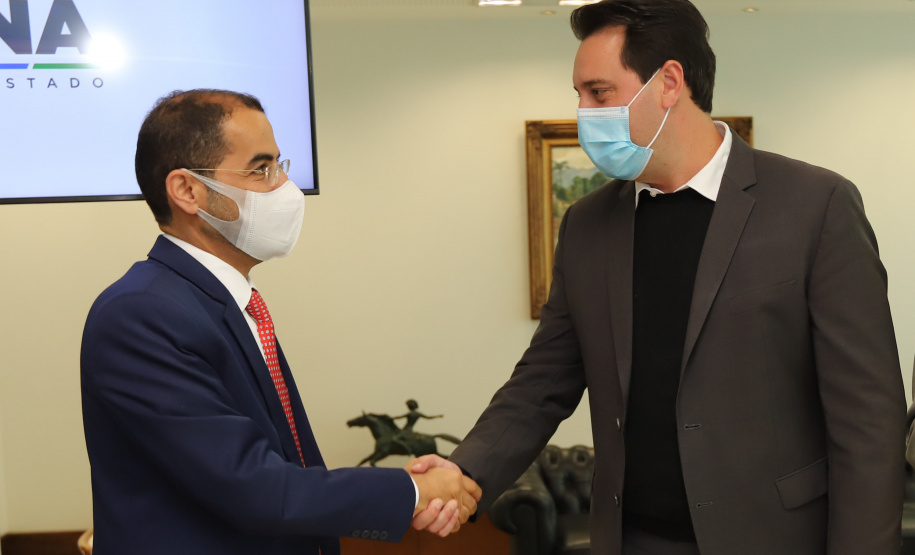 Embaixador Emirados Arabes O governador Carlos Massa Ratinho Junior recebe  nesta quarta-feira (4) , o embaixador dos Emirados Árabes no Brasil, Saleh Alsuwaidi  no Palacio Iguacu. Curitiba, 04/08/2021. Foto: Geraldo Bubniak/AEN
