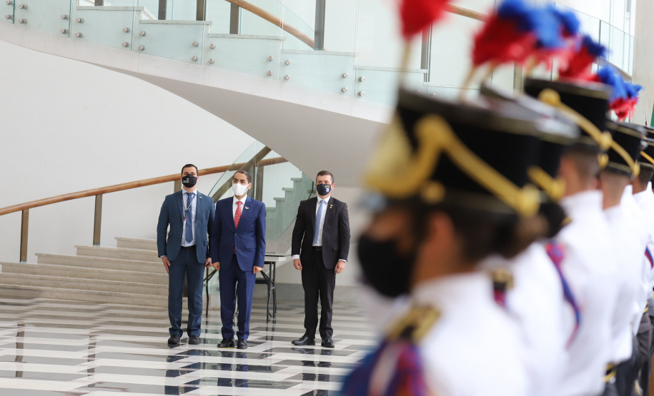 Embaixador Emirados Arabes O governador Carlos Massa Ratinho Junior recebe  nesta quarta-feira (4) , o embaixador dos Emirados Árabes no Brasil, Saleh Alsuwaidi  no Palacio Iguacu. Curitiba, 04/08/2021. Foto: Geraldo Bubniak/AEN