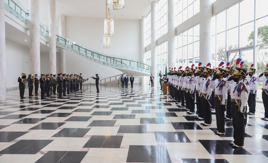 Embaixador Emirados Arabes O governador Carlos Massa Ratinho Junior recebe  nesta quarta-feira (4) , o embaixador dos Emirados Árabes no Brasil, Saleh Alsuwaidi  no Palacio Iguacu. Curitiba, 04/08/2021. Foto: Geraldo Bubniak/AEN