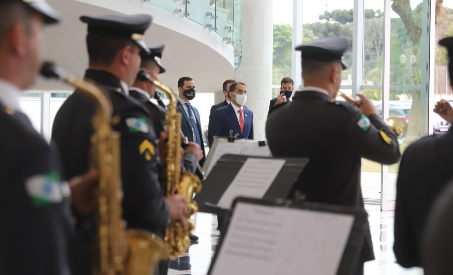 Embaixador Emirados Arabes O governador Carlos Massa Ratinho Junior recebe  nesta quarta-feira (4) , o embaixador dos Emirados Árabes no Brasil, Saleh Alsuwaidi  no Palacio Iguacu. Curitiba, 04/08/2021. Foto: Geraldo Bubniak/AEN