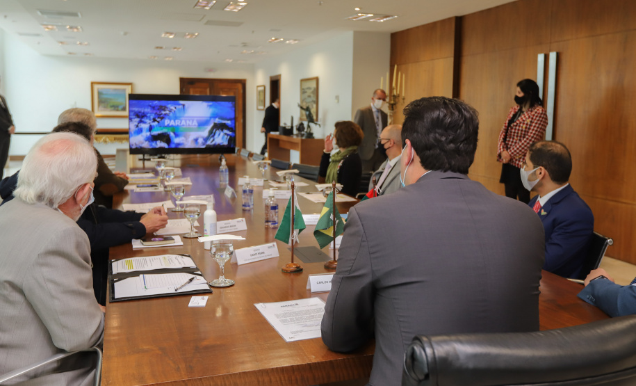 Embaixador Emirados Arabes O governador Carlos Massa Ratinho Junior recebe  nesta quarta-feira (4) , o embaixador dos Emirados Árabes no Brasil, Saleh Alsuwaidi  no Palacio Iguacu. Curitiba, 04/08/2021. Foto: Geraldo Bubniak/AEN