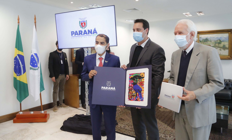 O governador Carlos Massa Ratinho Junior recebe nesta quarta-feira (4) , o embaixador dos Emirados Árabes no Brasil, Saleh Alsuwaidi no Palacio Iguacu. Curitiba, 04/08/2021. Foto: Jonathan Campos/AEN