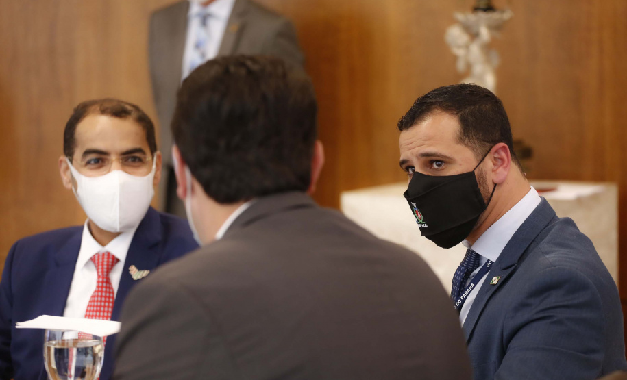 O governador Carlos Massa Ratinho Junior recebe nesta quarta-feira (4) , o embaixador dos Emirados Árabes no Brasil, Saleh Alsuwaidi no Palacio Iguacu. Curitiba, 04/08/2021. Foto: Jonathan Campos/AEN