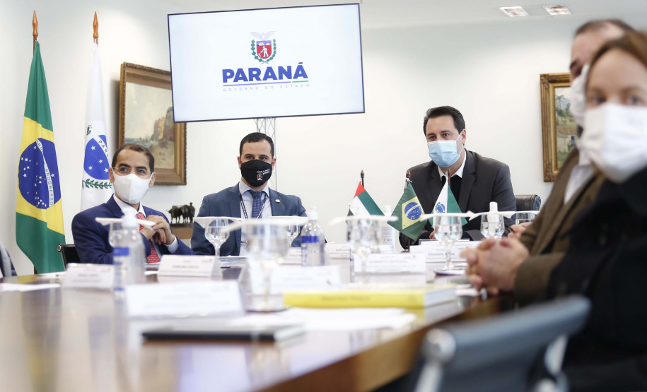 O governador Carlos Massa Ratinho Junior recebe nesta quarta-feira (4) , o embaixador dos Emirados Árabes no Brasil, Saleh Alsuwaidi no Palacio Iguacu. Curitiba, 04/08/2021. Foto: Jonathan Campos/AEN