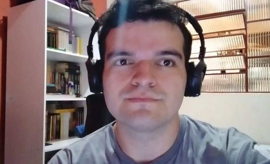 Guilherme Delfino Silva embarca para os Estados Unidos. O jovem pesquisador vai atuar em Boston como pesquisador e também ?teaching assistant?. (FOTO: Arquivo Pessoal).