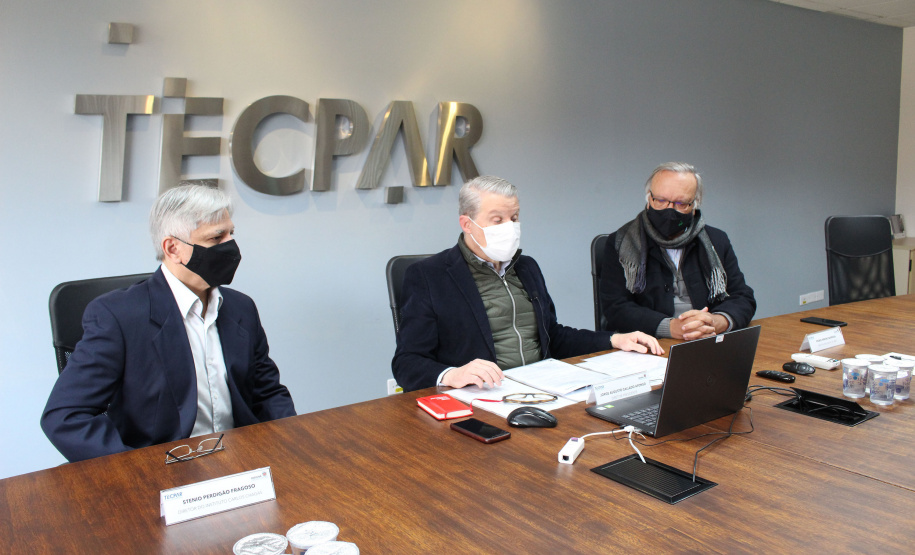 Tecpar, Fiocruz e IBMP fortalecem ações na área de biotecnologia e saúde humana no Paraná - Na foto, Stenio Perdigão Fragoso, diretor do Instituto Carlos Chagas (ICC/Fiocruz); Jorge Callado, diretor-presidente do Instituto de Tecnologia do Paraná (Tecpar); e Pedro Ribeiro Barbosa, diretor-presidente do Instituto de Biologia Molecular do Paraná (IBMP)  - Curitiba, 05/08/2021  -  Foto: Luciano Sarote/Tecpar