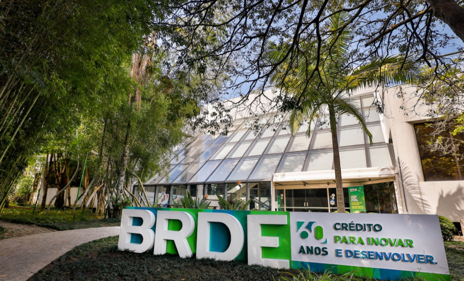 O Banco Regional de Desenvolvimento do Extremo Sul (BRDE) apresenta uma classificação de risco de crédito, em escala local e longo prazo, de nota AA (Bra). A nota significa o BRDE estar no mesmo patamar de outras instituições públicas como Banco do Brasil, BNDES e Caixa Econômica Federal.  -  curitiba, 05/08/2021  -  Foto: BRDE